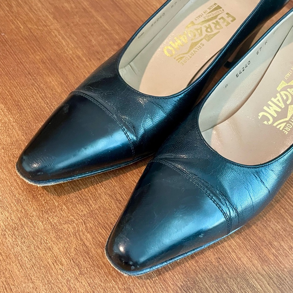 Vintage 1960s Salvatore Ferragamo Italian Cap Toe Black Leather Pumps Size 7AA - Picture 7 of 14